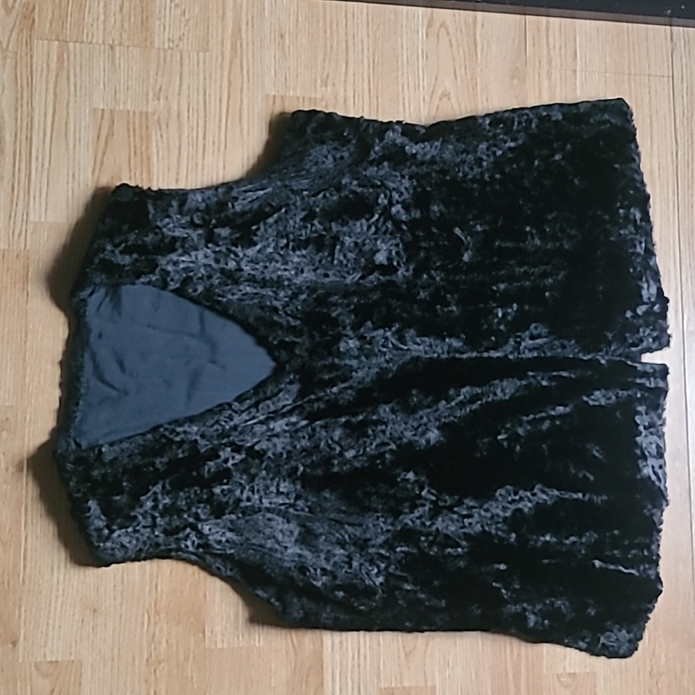 Faux Crushed Velvet Black Vest 🥳